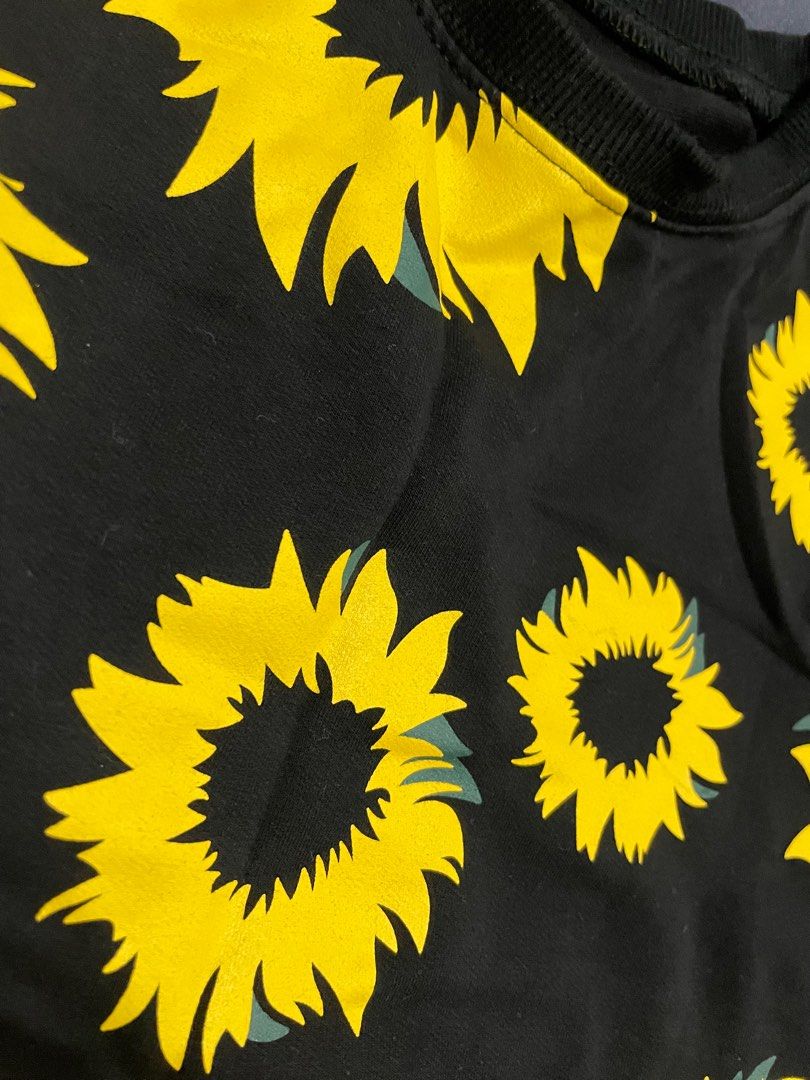 sweat shirt (Category: Babies & Kids Fashion) located in Quezon City. Submitted by secondstreet08 (Listing ID 1325300764, Image 2). Description: .