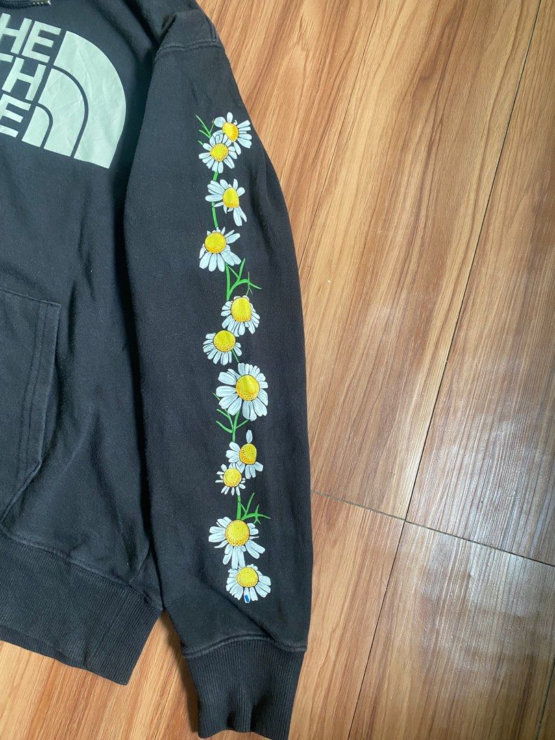 The North Face Women s Daisy Floral Graphic Hoodie Black Jacket