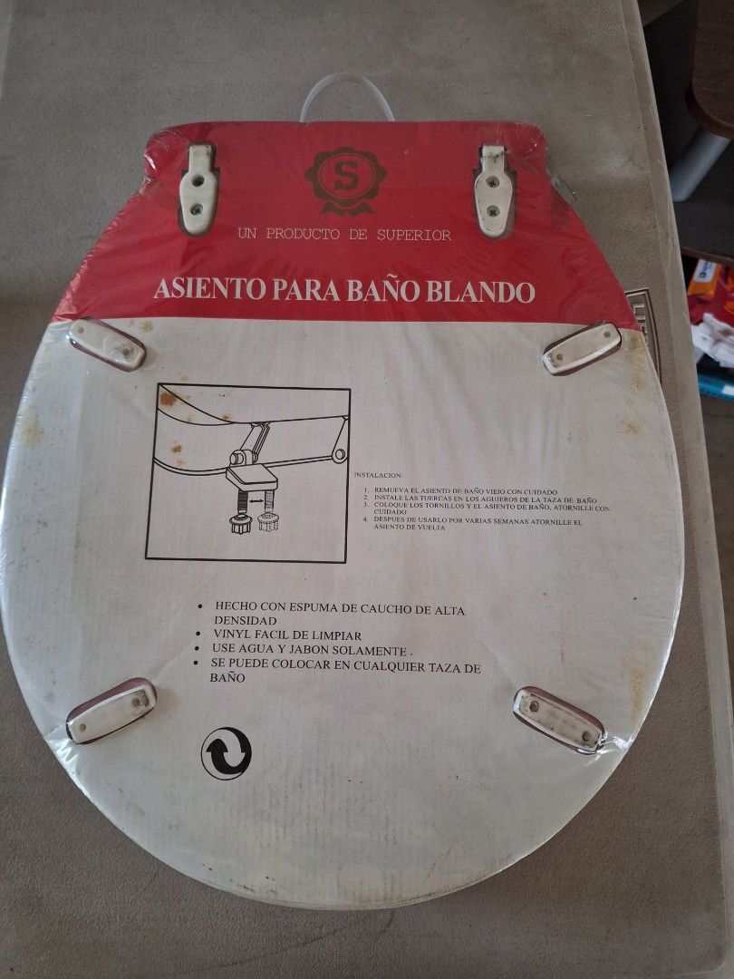 Toilet Seat Cover (Category: Bathroom & Kitchen Fixtures) located in Marikina City. Submitted by thesecondroomph (Listing ID 1325292617, Image 2). Description: old toilet seat covers, but never been used or opened.