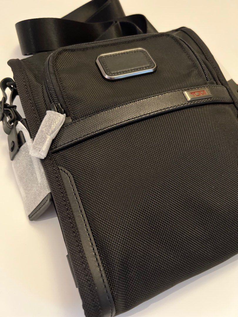 Tumi ALPHA BRAVO POCKET SMALL CROSSBODY BLACK (Category: Luxury Bags & Wallets) located in Paranaque City. Submitted by verly_espera (Listing ID 1325364019, Image 3). Description: ON HAND MANILA 🇵🇭 Tumi ALPHA 3 POCKET BAG SMALL CROSSBODY 100% Original 100% Brand New Below SRP DM if interested .