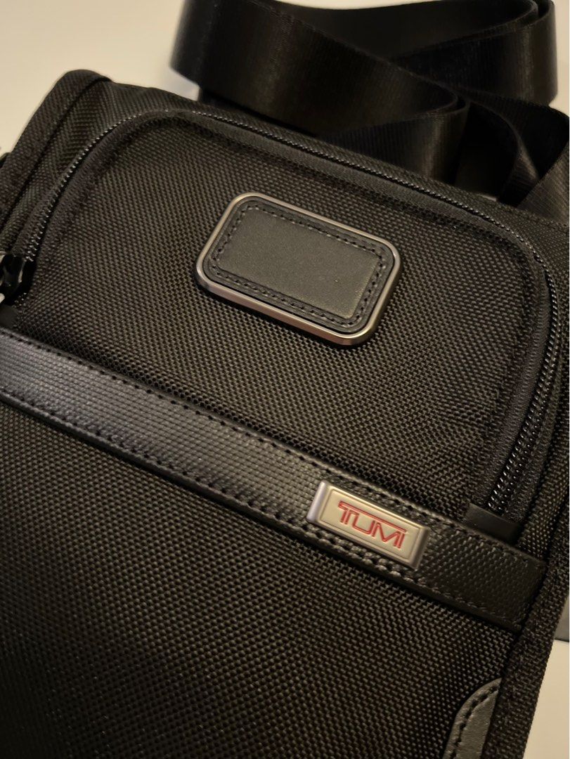 Tumi ALPHA BRAVO POCKET SMALL CROSSBODY BLACK (Category: Luxury Bags & Wallets) located in Paranaque City. Submitted by verly_espera (Listing ID 1325364019, Image 2). Description: ON HAND MANILA 🇵🇭 Tumi ALPHA 3 POCKET BAG SMALL CROSSBODY 100% Original 100% Brand New Below SRP DM if interested .
