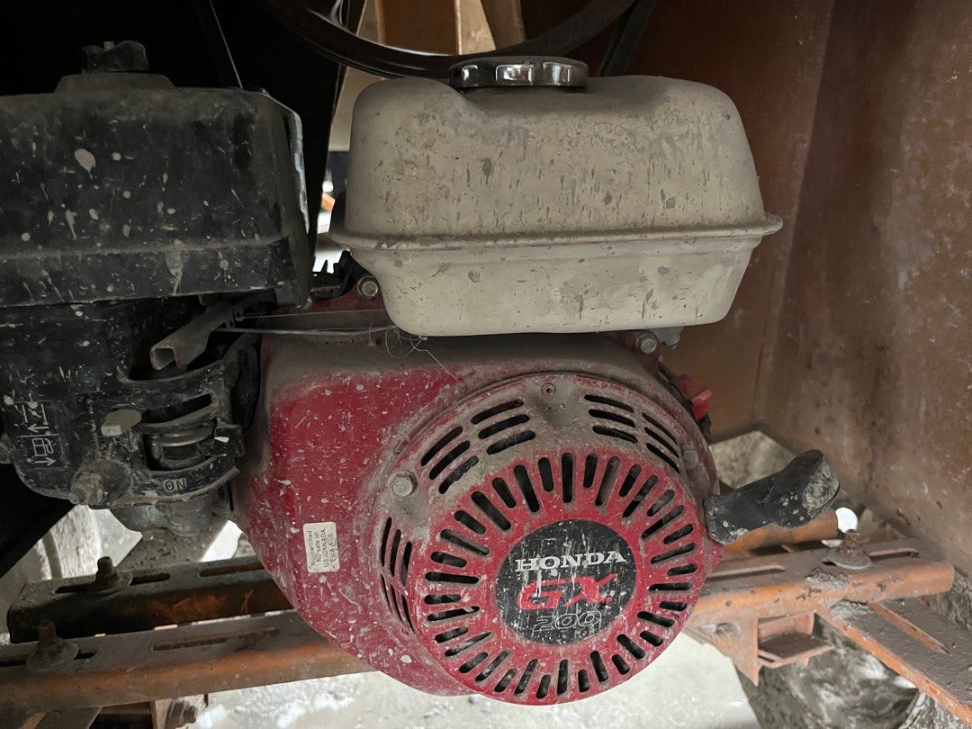 5HP Concrete Mixer (Category: Construction Tools & Equipment) located in Caloocan City. Submitted by jonvillanu12044 (Listing ID 1325516333, Image 2). Description: 5 horse power Concrete Mixer. Honda motor.