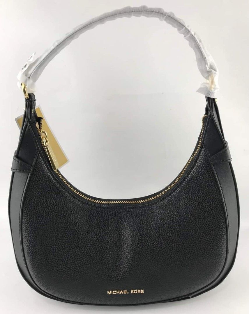 🍀 MK Preston Small Hobo (Category: Luxury Bags & Wallets) located in Manila. Submitted by shan_kenz (Listing ID 1325527931, Image 2). Description: 🍀 MK Preston Small Hobo ▪️H: 14.5cm x W: 27cm x D: 6cm. ▪️Handle drop: 25cm 💰P2,400 ▪️Actual photo ▪️Plus SF.