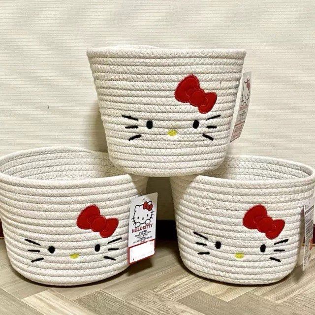 🇯🇵 Sanrio Hello Kitty Storage Rope Basket (Category: Storage Boxes & Baskets) located in Manila. Submitted by avenue.de.belle (Listing ID 1325563001, Image 1). Description: 🇯🇵 Sanrio Hello Kitty Storage Rope Basket 😻 Onhand in PH 😻 Last 4 pcs 😻 Keep a space organised in the most fun way with this Hello Kitty storage basket. Appearing in the classic colour, it features an embroidered appliqué of Kitty White’s face on the front. A perfect ho