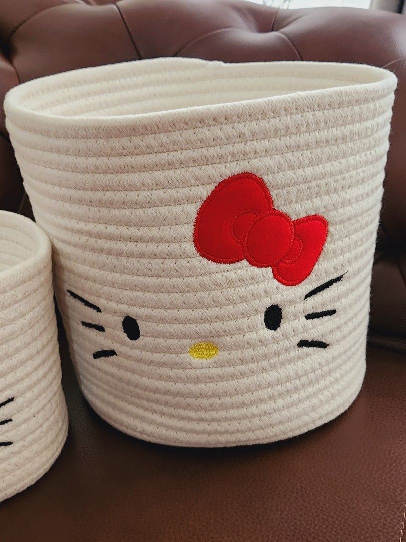 🇯🇵 Sanrio Hello Kitty Storage Rope Basket (Category: Storage Boxes & Baskets) located in Manila. Submitted by avenue.de.belle (Listing ID 1325563001, Image 2). Description: 🇯🇵 Sanrio Hello Kitty Storage Rope Basket 😻 Onhand in PH 😻 Last 4 pcs 😻 Keep a space organised in the most fun way with this Hello Kitty storage basket. Appearing in the classic colour, it features an embroidered appliqué of Kitty White’s face on the front. A perfect ho