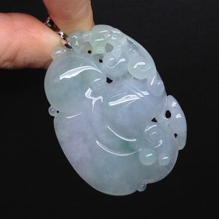 A Jadeite Lotus Seed吉祥如意 Pendant 18K White Gold / 750, 51 x 37 x 12mm, with Hong Kong Certification Certificate64235022252803110