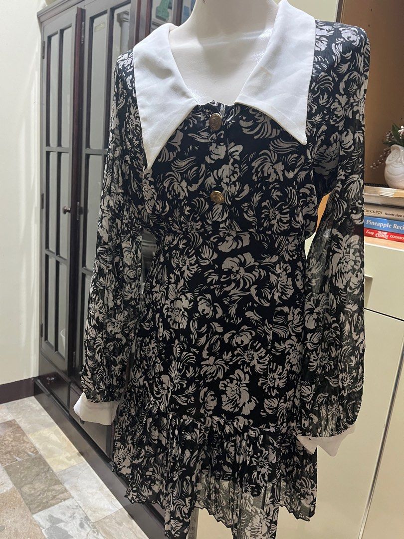 Above the knee dress (Category: Dresses) located in Naga. Submitted by joyjavierg32207 (Listing ID 1325543219, Image 1). Description: Zara black short dress wore once can fit xs to small body frame.