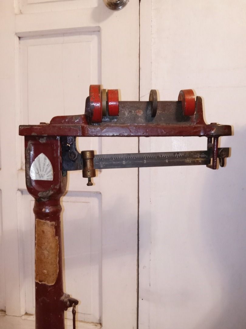 Antique Solid Cast Iron Platform Scale (Category: Vintage Collectibles) located in Dasmarinas. Submitted by jamricana137 (Listing ID 1325584538, Image 3). Description: Made in Japan. Brand Watanabe. 19th century. In vintage condition. Dimension: L60 x W47 x H77cm.