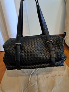 (Category: ) located in . Submitted by authenticwardrobepieces (Listing ID 1325491787, Image 1). Description: .