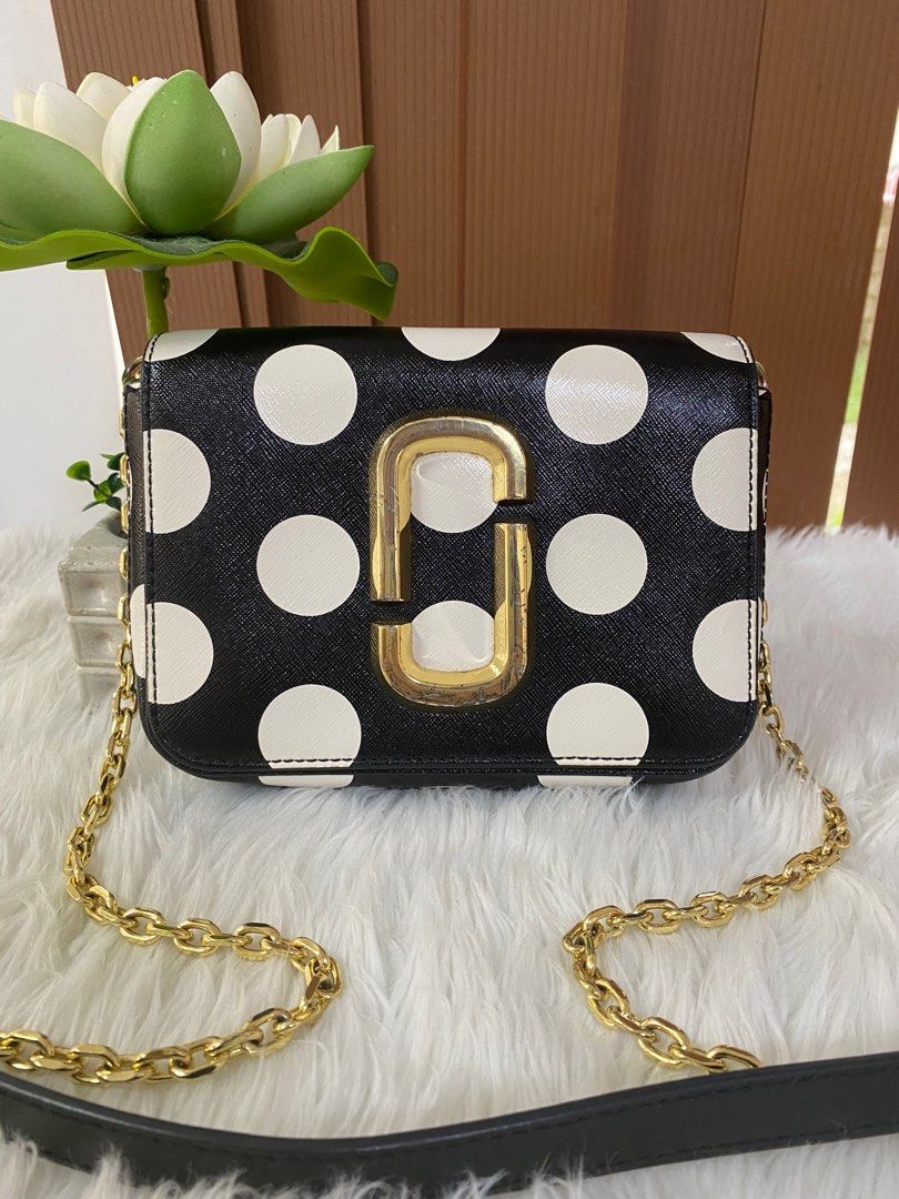 AUTHENTIC MARC JACOB HIP SHOTBAG (Category: Luxury Bags & Wallets) located in Cavite. Submitted by bagtastic_boutique_ph (Listing ID 1325544835, Image 1). Description: Original Small size Rank A.