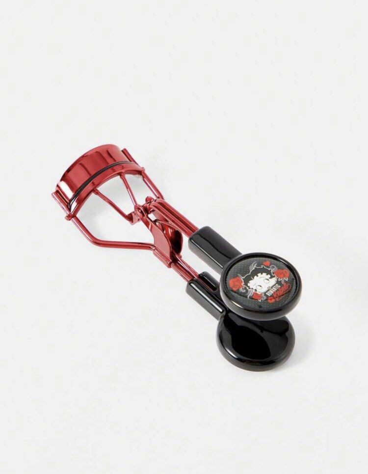 Betty Boop Eyelash Curler (Category: Makeup) located in Mandaue City. Submitted by wyatt_whatevers (Listing ID 1325604358, Image 2). Description: Betty Boop Color: Red/Black Brand New.