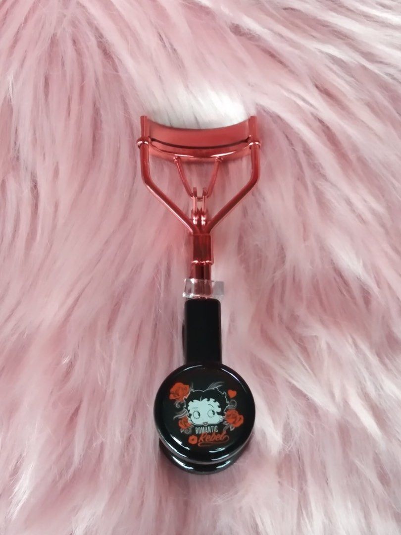 Betty Boop Eyelash Curler (Category: Makeup) located in Mandaue City. Submitted by wyatt_whatevers (Listing ID 1325604358, Image 1). Description: Betty Boop Color: Red/Black Brand New.