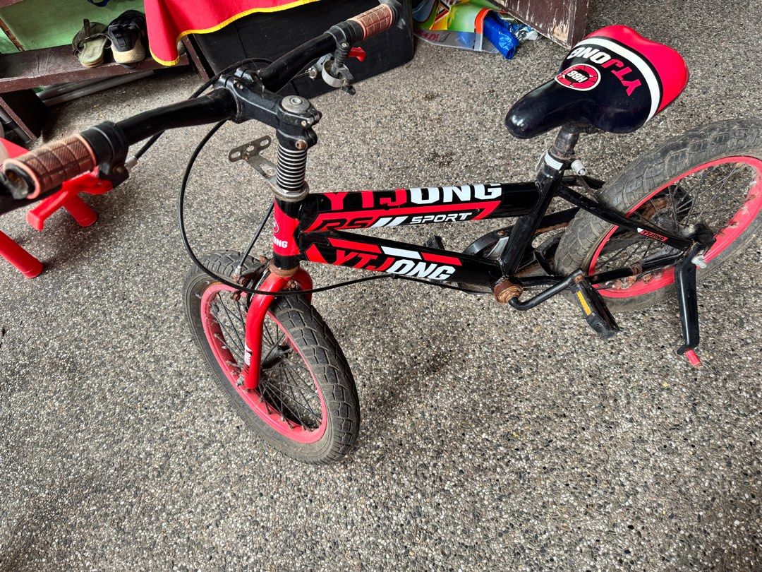 Bike for 2-3 years old (Category: Bicycles) located in Quezon City. Submitted by gapd_authentic (Listing ID 1325512157, Image 2). Description: Bought at 4,500. Helmet Included. Side wheel distangled. See picture for actual reference..