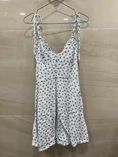(Category: ) located in . Submitted by lexiswardrobe (Listing ID 1325493049, Image 1). Description: .