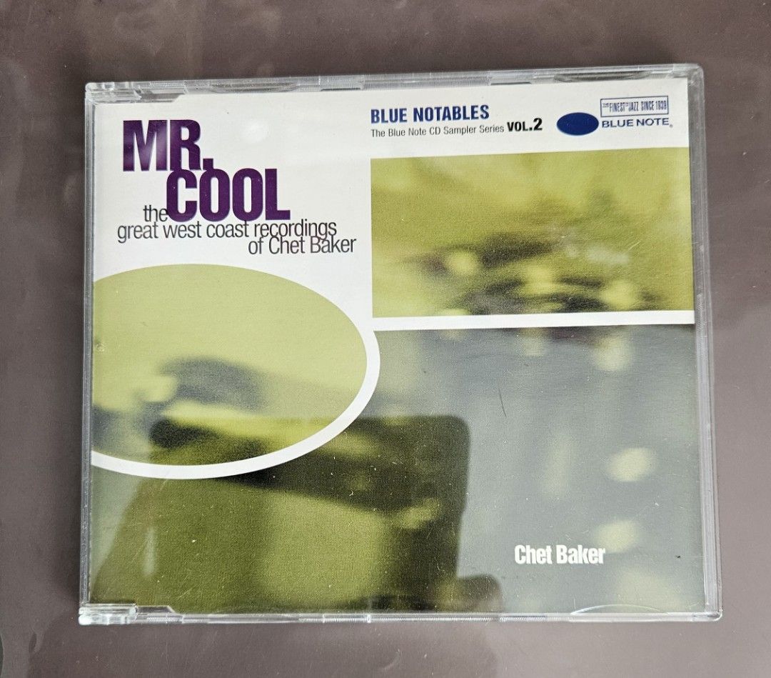 Cd Chet Baker – Blue Notables Vol. 2: Mr. Cool - The Great West Coast Recordings Of Chet Baker / Blue note （分類：其他周邊）位於 Hong Kong。 由 recorock 提交（商品編號 82035784，圖片 2）。簡介： Cd like new, 1 Bernie's Tune Baritone Saxophone – Gerry Mulligan Bass – Bobby Whitlock* Drums – Chico Hamilton Trumpet – Chet Baker Written-By – Miller* 2:53 2 My Funny Valentine Baritone Saxophone – Gerry Mulligan Bass – Carson Smith Drums – Larry Bunker Trumpet – Chet Baker Writt