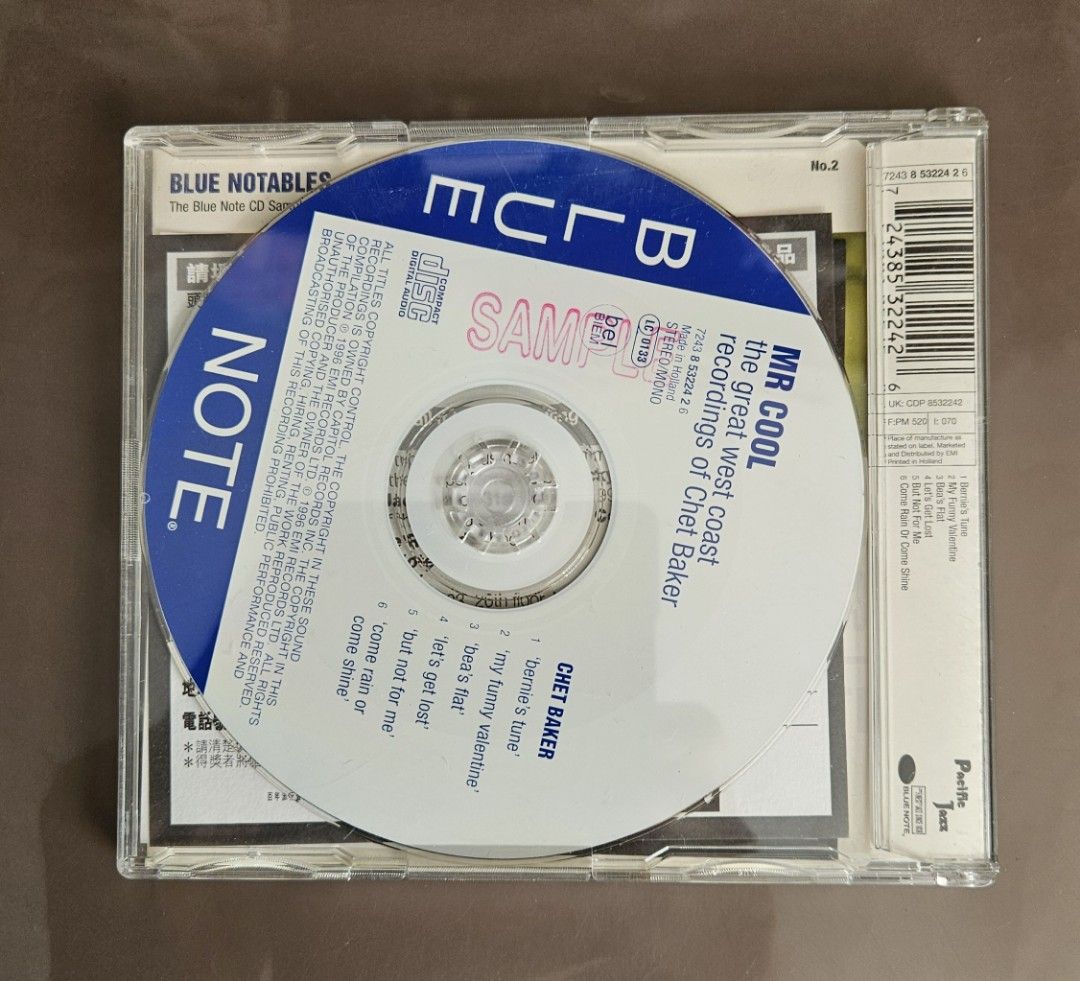 Cd Chet Baker – Blue Notables Vol. 2: Mr. Cool - The Great West Coast Recordings Of Chet Baker / Blue note （分類：其他周邊）位於 Hong Kong。 由 recorock 提交（商品編號 82035784，圖片 3）。簡介： Cd like new, 1 Bernie's Tune Baritone Saxophone – Gerry Mulligan Bass – Bobby Whitlock* Drums – Chico Hamilton Trumpet – Chet Baker Written-By – Miller* 2:53 2 My Funny Valentine Baritone Saxophone – Gerry Mulligan Bass – Carson Smith Drums – Larry Bunker Trumpet – Chet Baker Writt