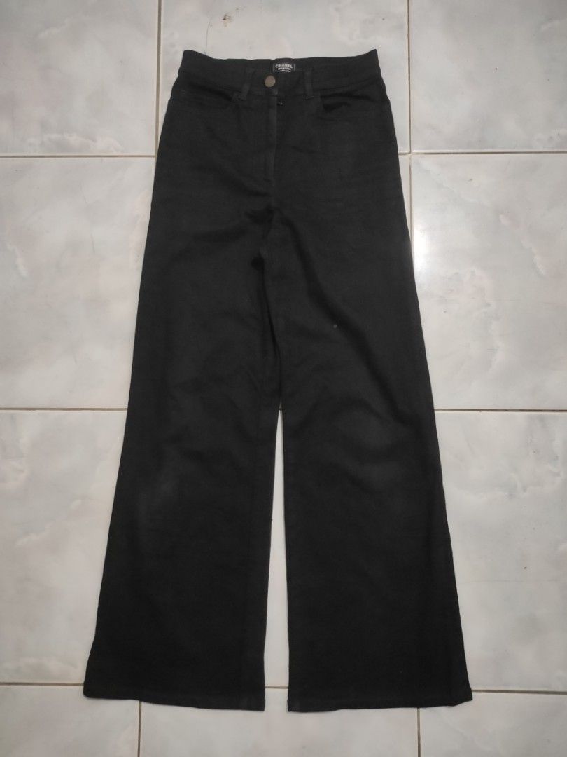 Chanel Uniform Wide-leg Pants (Category: Luxury Apparel) located in Ozamiz City. Submitted by ukaygrails (Listing ID 1325599181, Image 1). Description: Chanel uniform pants Wide-leg Authentic Replaced button Highwaist Actual measurements: L38.5 Hem 10.2.