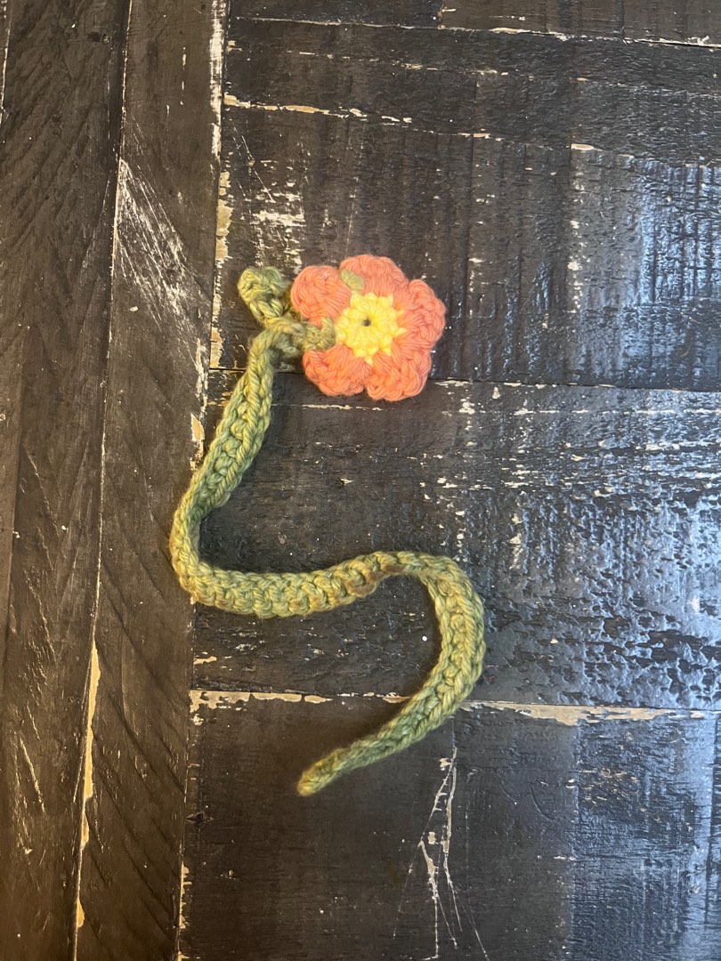 Crochet flower bookmark (with any book purchase), Hobbies & Toys, Books & Magazines, Storybooks