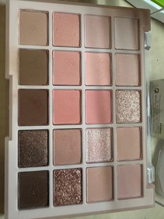 由 second_hand_makeup (刊登 ID 1325507734，圖片 1) 提交，位於 的 (類別：)，說明：。