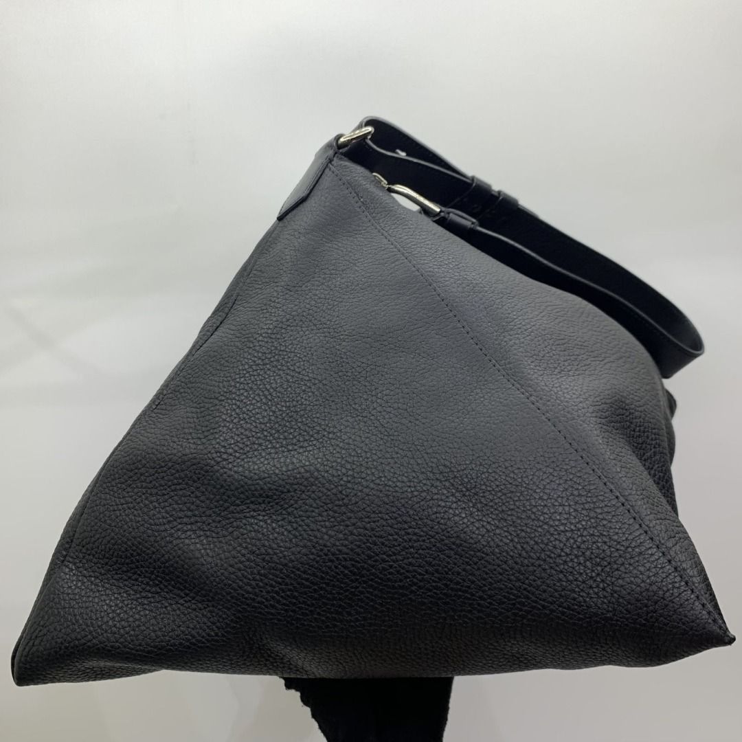 Givenchy pyramid bag online