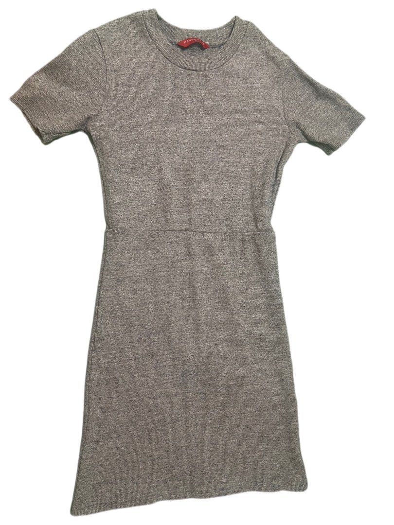 Gray knitted dress (Category: Dresses) located in Quezon City. Submitted by denclothes (Listing ID 1325572476, Image 1). Description: Very nice condition. This is actually a personal favorite. Very sexy also as there’s a triangle design at the back :).