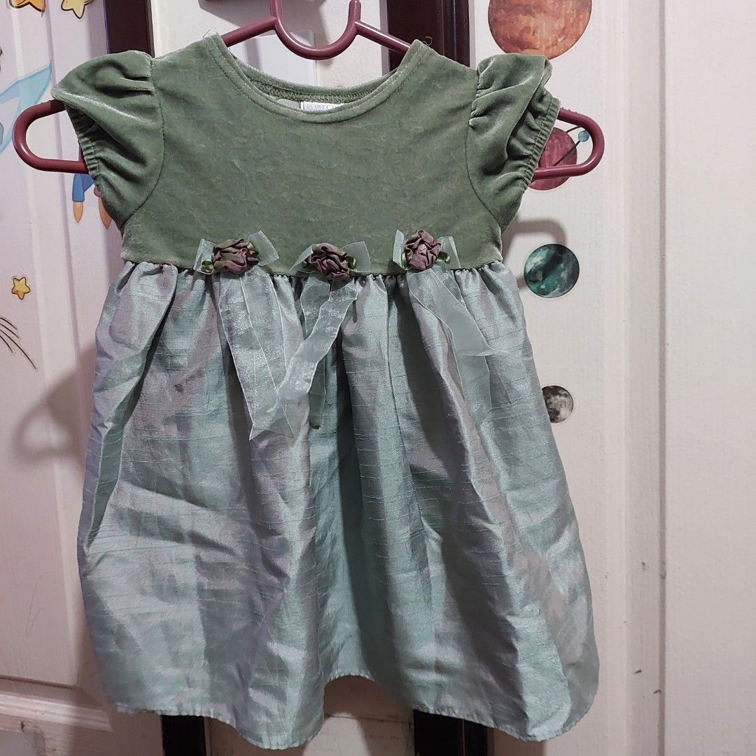Green baby dress (Category: Babies & Kids Fashion) located in Manila. Submitted by thriftingiswise (Listing ID 1325584571, Image 2). Description: Used once in an occasion by my daughter when she was 18mos old. loc: manila mop: gcash shipping: grab/lala only.