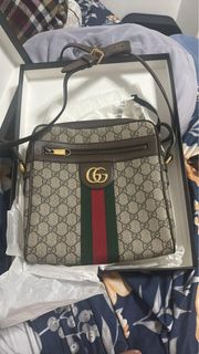 (Category: ) located in . Submitted by ladyluxebag (Listing ID 1325613639, Image 1). Description: .