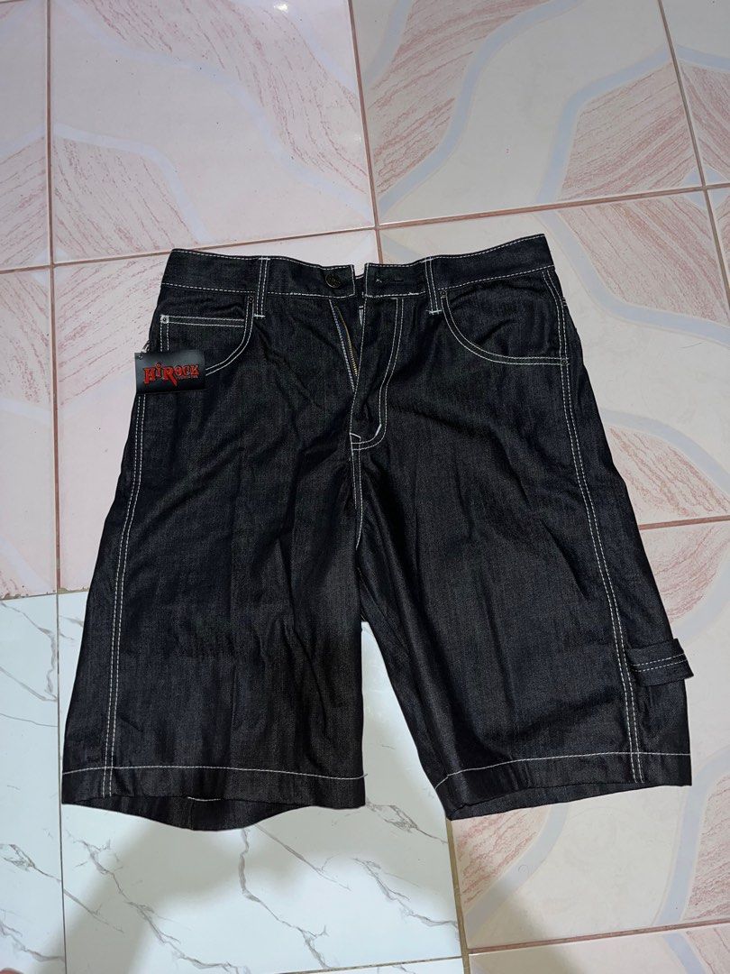 HI ROCK Big Pocket Shorts (Category: Shorts) located in Caloocan City. Submitted by ramenonly (Listing ID 1325551442, Image 2). Description: HIGH ROCK Big Pocket Shorts BNEW Size 34 (Dm for offer).