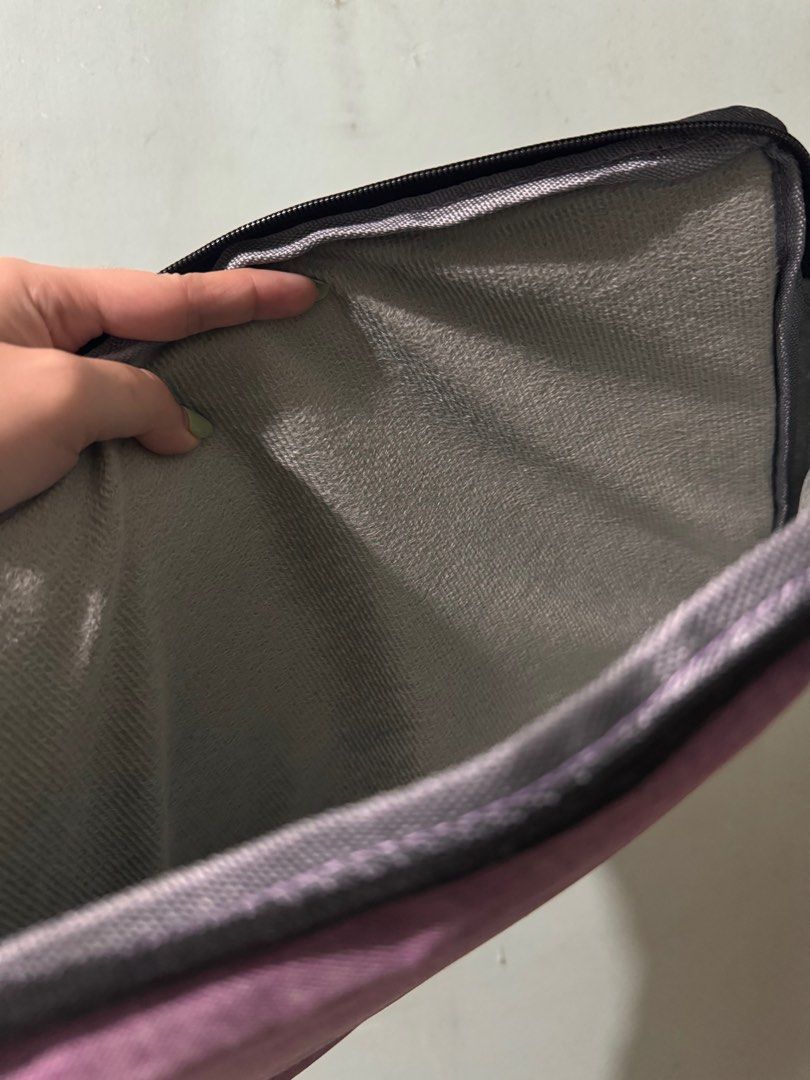 Laptop Sleeve/Bag - 14/15.6" (Category: Laptop Bags & Sleeves) located in Bacoor. Submitted by amorousmnl (Listing ID 1325564917, Image 3). Description: Never used RFS: Too big for my laptop.