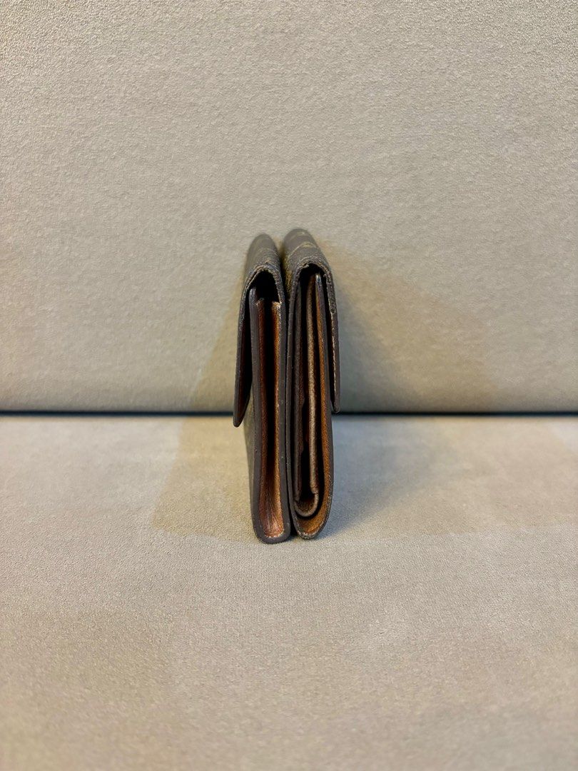 Louis Vuitton Monogram Short Wallet (Category: Luxury Bags & Wallets) located in Paranaque City. Submitted by katlouieleandicho (Listing ID 1325447360, Image 2). Description: 💯Authentic 8/10 condition.