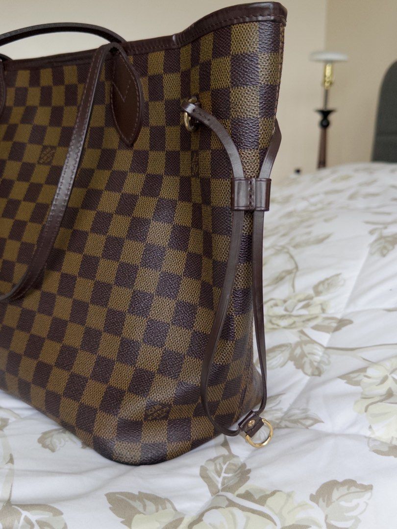 LOUIS VUITTON never full MM bag (Category: Luxury Bags & Wallets) located in Quezon City. Submitted by sofiasellsstuff (Listing ID 1325506518, Image 2). Description: 💯 AUTHENTIC brand: LOUIS VUITTON size: 12.2 x 11 x 5.5 inches color: cerise Red material: Damier Ebene coated canvas, natural cowhide-leather trim details: striped textile lining, gold hardware, 4 side laces closure: hook closure features: flat, textile-lined zipped inside pocket, D