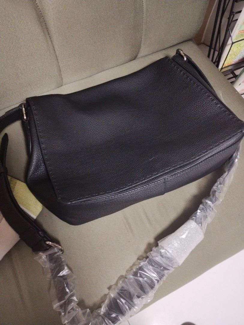 Luxury Fendi bag (Category: Luxury Bags & Wallets) located in Quezon City. Submitted by jasonconcepcion88 (Listing ID 1325526310, Image 2). Description: leather messenger bag.