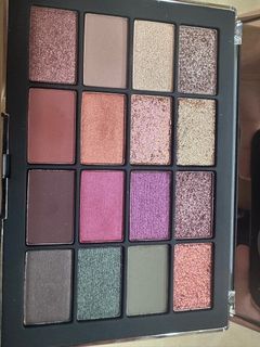 由 second_hand_makeup (刊登 ID 1325507219，圖片 1) 提交，位於 的 (類別：)，說明：。