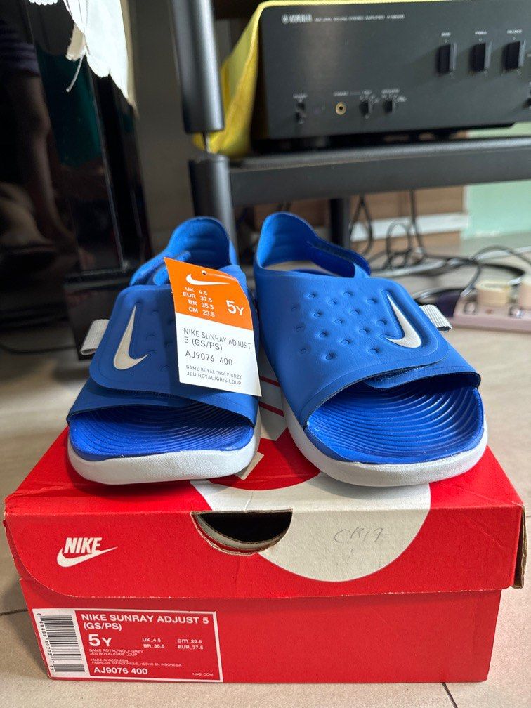 New Authentic Nike Boy s Sandals Size 5Y Babies Kids Babies Kids Fashion on Carousell