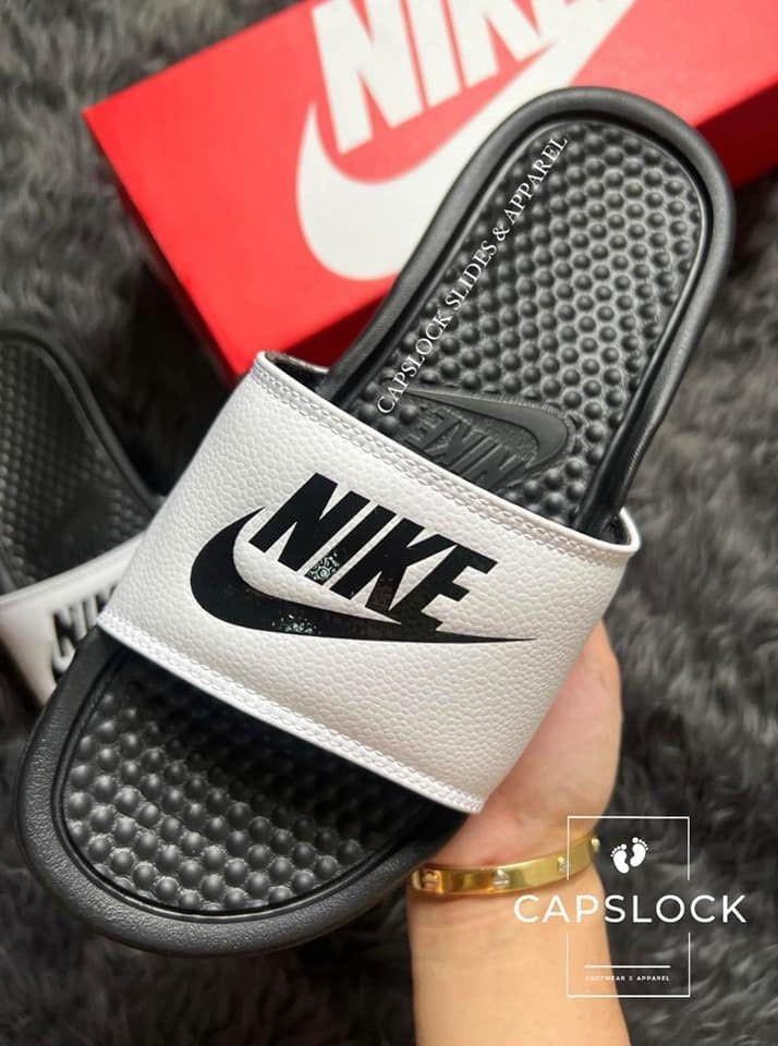 Nike Benassi JDI (Category: Slippers & Slides) located in Manila. Submitted by caps.lock1 (Listing ID 1325569655, Image 2). Description: 𝑵𝒊𝒌𝒆 𝑩𝒆𝒏𝒂𝒔𝒔𝒊 𝑱𝑫𝑰 ᴄᴏʟᴏʀ: ᴡʜɪᴛᴇ / ʙʟᴀᴄᴋ sɪᴢᴇ: 7/8/9/10 ᴜs ᴍᴇɴ ʙᴇʟᴏᴡ sʀᴘ: ₱1,550 ᴏɴʟʏ ▪️ᴏɴ ʜᴀɴᴅ▪️ʙʀᴀɴᴅɴᴇᴡ▪️ʟᴇɢɪᴛ💯 *𝐺𝑟𝑎𝑏 𝑦𝑜𝑢𝑟𝑠 𝑛𝑜𝑤.