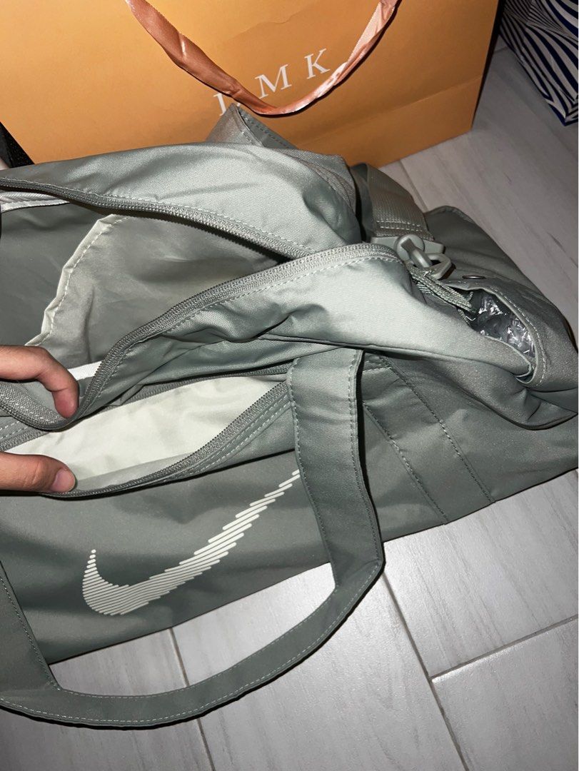 ★関税込★Nike★NIKE CYM CLUB DUFFEL BAG 24L★LIGHT SILVER Gym Club Duffel - 24L – ShopWSS