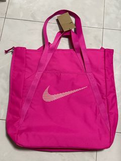 (Category: ) located in . Submitted by elainesneakers (Listing ID 1325573735, Image 1). Description: .