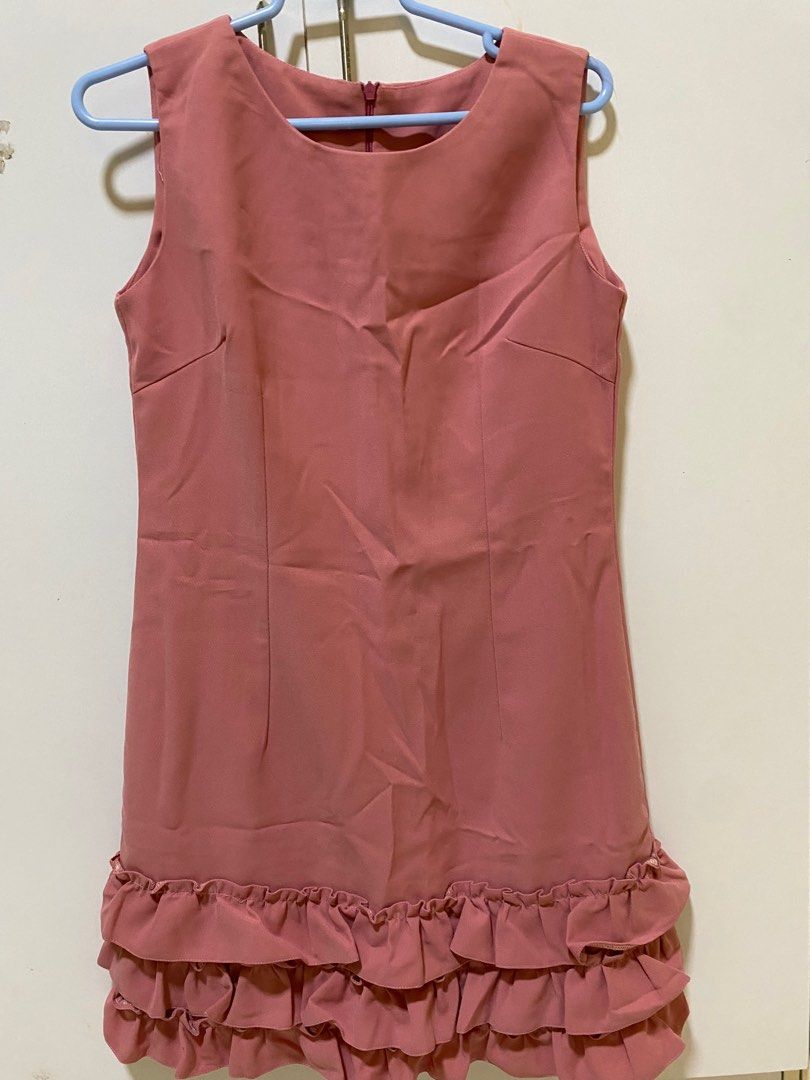 office dresses (Category: Dresses) located in Singapore. Submitted by ayexmelx (Listing ID 1325511683, Image 1). Description: all like new, worn once or twice, suitable for office wear, either M or L sizes, $4 each for all.