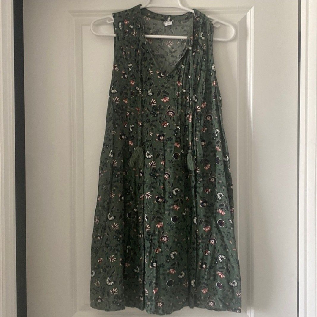 OLD NAVY Rustic Pintuck Green Floral Dress XS, Women's Fashion, Dresses &  Sets, Dresses on Carousell