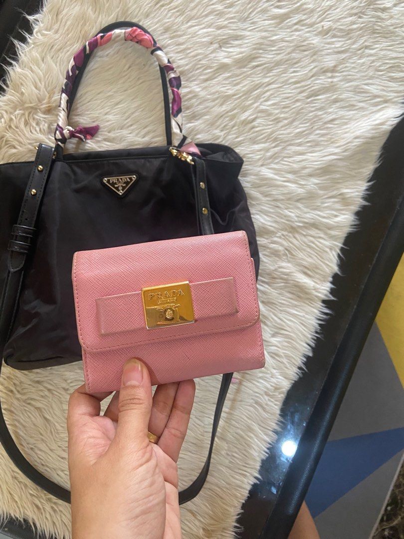Original Prada bag (Category: Luxury Bags & Wallets) located in Urdaneta. Submitted by trendybg (Listing ID 1325455710, Image 2). Description: Original Prada tote bag RFS: Too many bags For business use the funds the will be earn Money back If proven fake.