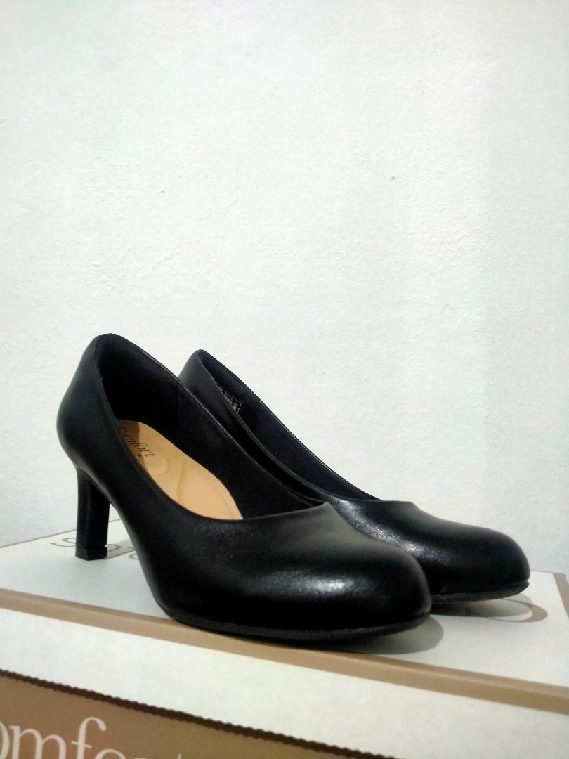 Payless Comfort Plus Leather Office Shoes Size 6 (Category: Heels) located in Manila. Submitted by jazzed02 (Listing ID 1325469800, Image 3). Description: Comfort Plus Leather Office Shoes Kasey Size 6 Bought this last month from Payless for 1,650 selling only for 1,400! Condition: Like new. Used only once. Comes with the original box and tag. RFS: Need funds MOP: Cash (if meetup), Gcash, or Bank Transfer (RCBC or BPI) MOD: Can meet up around Man