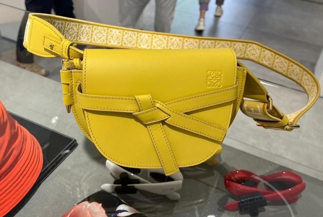 Pre order loewe mini gate (Category: Luxury Bags & Wallets) located in Las Pinas. Submitted by glamdustph (Listing ID 1325612593, Image 3). Description: SALE 💯 authentic retail price 123,000 at least 30k dp 2-3 weeks eda via air cargo plus loc sf Thank you.