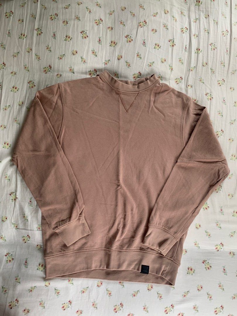 pull & bear beige/light brown sweater (Category: Coats, Jackets and Outerwear) located in Singapore. Submitted by cashewwnut (Listing ID 1325493988, Image 2). Description: got this sweater from a pull & bear sale a while ago! i've only worn it twice so please give it the life it deserves 🥹 super easy to pair since it's a neutral color, and its not too thick so its great for sg weather ☀️ meet ups only! .