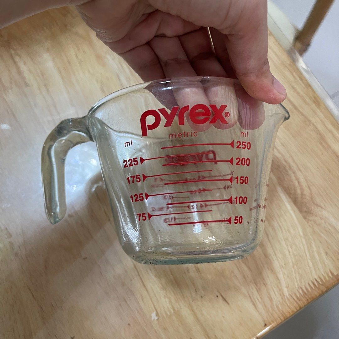 Pyrex Measuring Cup 250 ml 1 cup (Category: Bakeware) located in San Jose. Submitted by salt02 (Listing ID 1325600705, Image 2). Description: Like new from US 1 cup 250 ml.