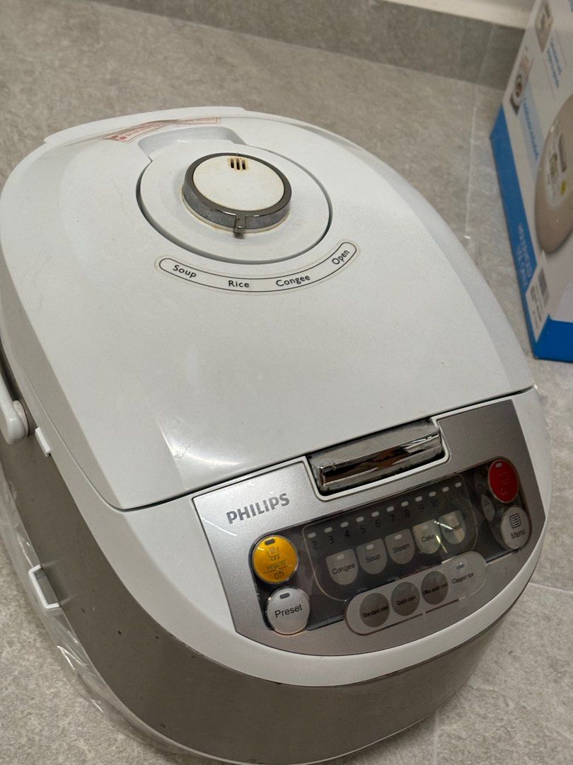 Rice Cooker (Category: Cookware & Accessories) located in Singapore. Submitted by xxxxabcxxxx (Listing ID 1325450220, Image 1). Description: Self collect at edgedale plains .