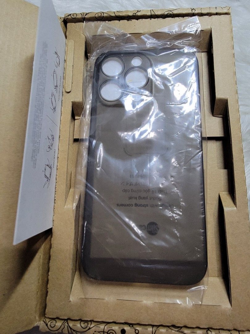 Slimcase iphone 13 pro black original brandnew (Category: Cases & Sleeves) located in Pasay City. Submitted by ayenesmane (Listing ID 1325606339, Image 2). Description: .