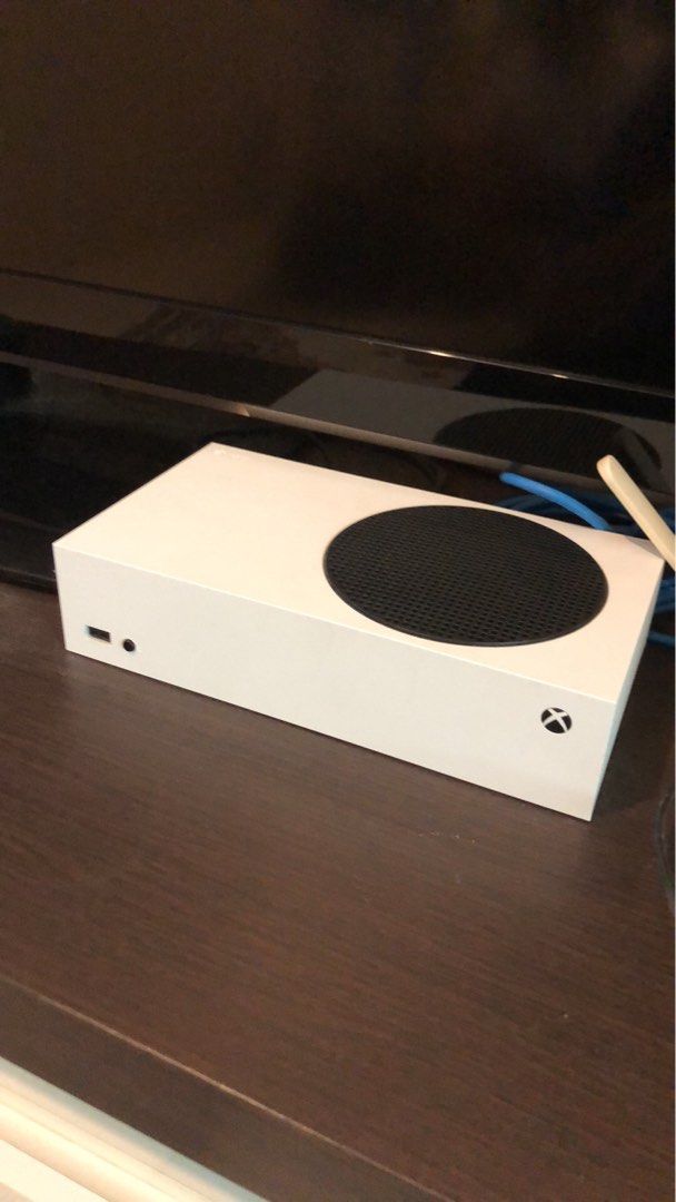 Xbox Series S 512gb (Category: Xbox) located in Caloocan City. Submitted by superclarence13 (Listing ID 1325518199, Image 2). Description: Xbox Series S 512GB WITH TWO CONTROLLERS BLACK AND WHITE.