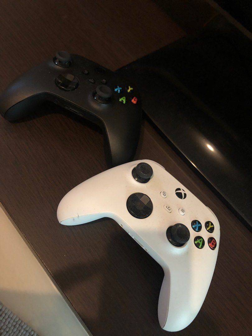 Xbox Series S 512gb (Category: Xbox) located in Caloocan City. Submitted by superclarence13 (Listing ID 1325518199, Image 1). Description: Xbox Series S 512GB WITH TWO CONTROLLERS BLACK AND WHITE.