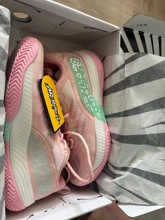 (Category: ) located in . Submitted by sneaker_solution (Listing ID 1325677611, Image 1). Description: .