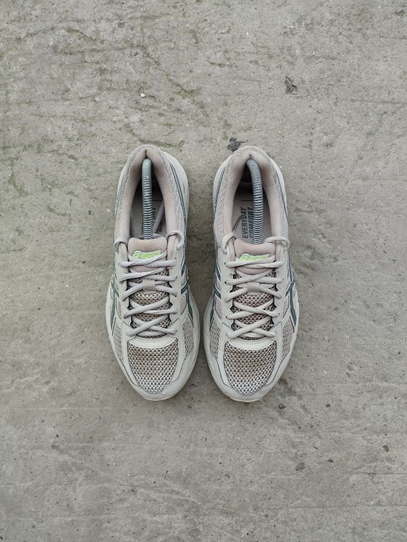 Asics GeL-Contend 4 'stone grey blue' (Category: Sneakers) located in Cavite. Submitted by martjohn (Listing ID 1325726340, Image 2). Description: Asics GeL-Contend 4 'stone grey blue' Us Asics7½ / Cm 25.5 Good condition Check details: Good 1500.